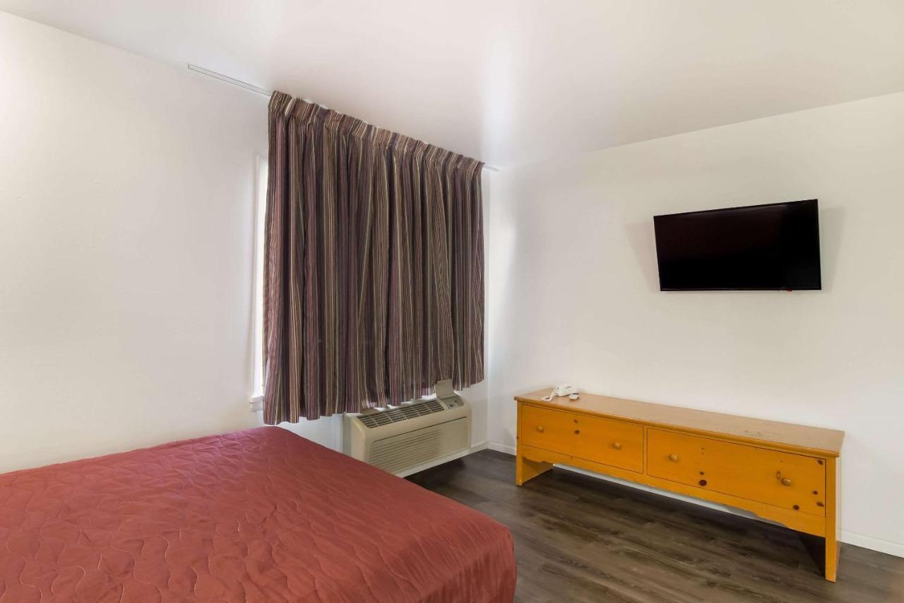 Rodeway Inn & Suites Sidney Historic Downtown I-80 Buitenkant foto